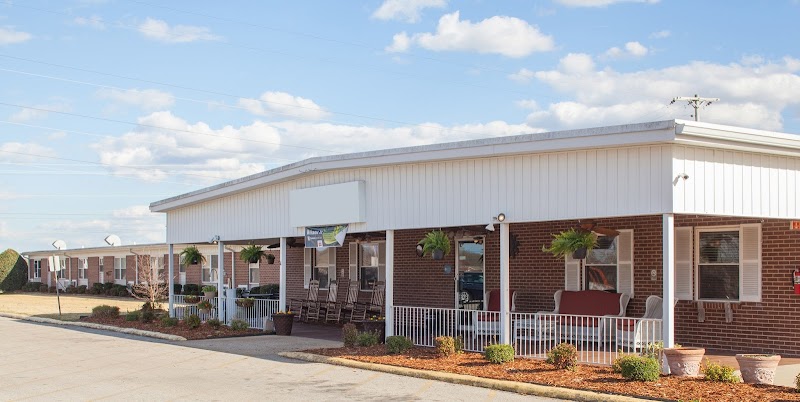 COTTAGE OF THE SHOALS nursing home in TUSCUMBIA, AL - Photo 2 of 5