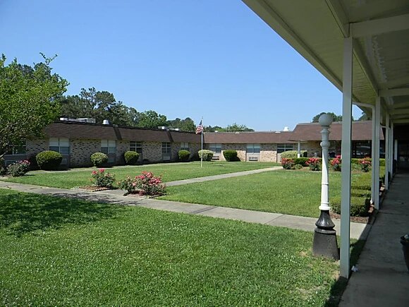 ARABELLA HEALTH AND WELLNESS OF SELMA nursing home in SELMA, AL - Photo 2 of 5