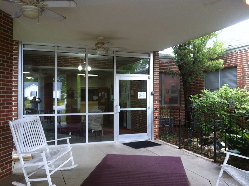 CROWNE HEALTH CARE OF CITRONELLE nursing home in CITRONELLE, AL - Photo 2 of 10