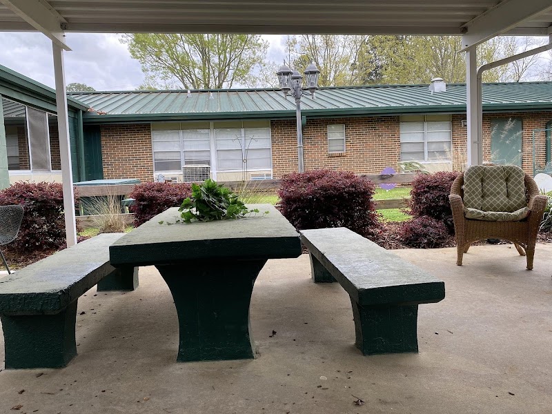 CROWNE HEALTH CARE OF GREENVILLE nursing home in GREENVILLE, AL - Photo 2 of 10