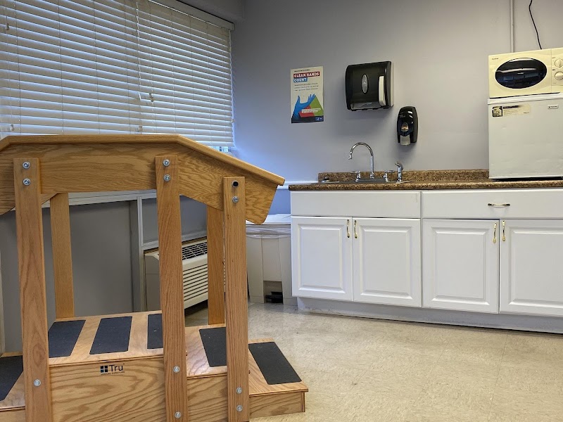 CROWNE HEALTH CARE OF GREENVILLE nursing home in GREENVILLE, AL - Photo 4 of 10