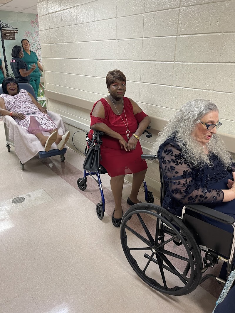 CROWNE HEALTH CARE OF EUFAULA nursing home in EUFAULA, AL - Photo 4 of 5