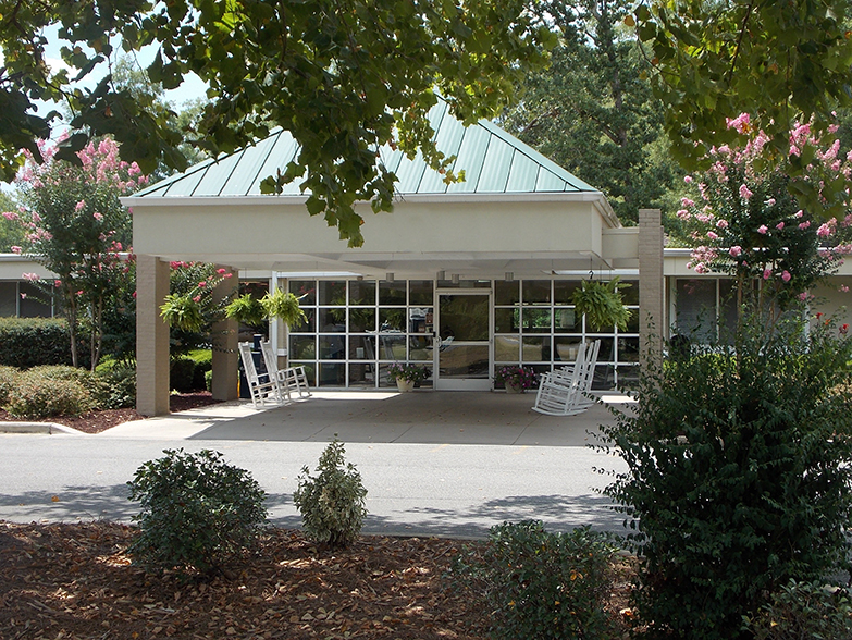 MCGUFFEY HEALTH & REHABILITATION CENTER nursing home in GADSDEN, AL - Photo 2 of 10