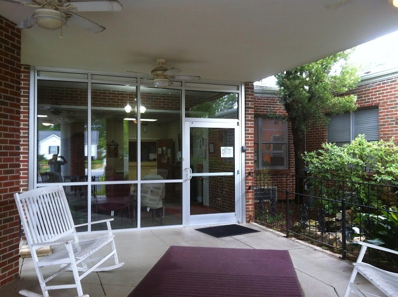 CROWNE HEALTH CARE OF THOMASVILLE nursing home in THOMASVILLE, AL - Photo 3 of 10