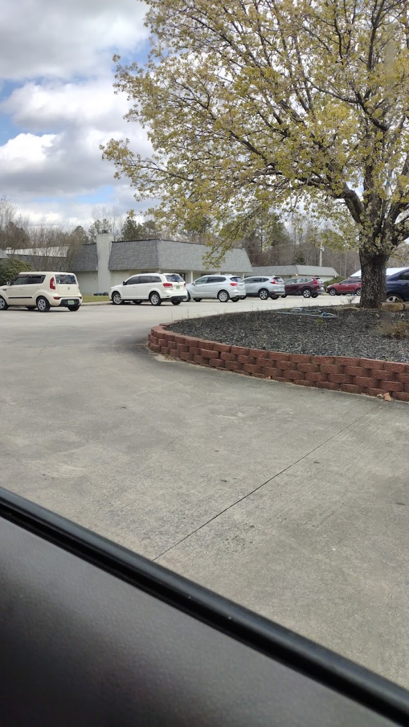 WOODLAND VILLAGE REHABILITATION AND HEALTHCARE CEN nursing home in CULLMAN, AL - Photo 2 of 8