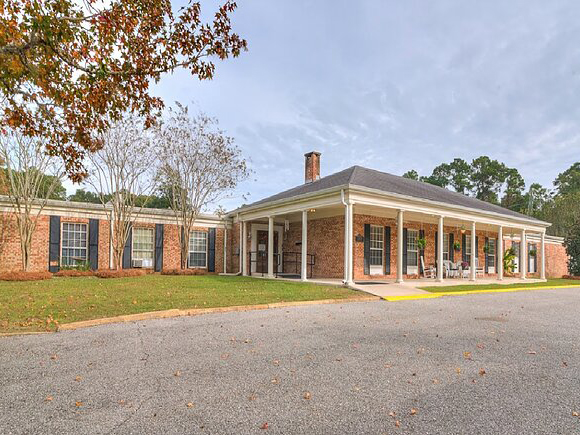 ARABELLA HEALTH AND WELLNESS OF FAIRHOPE nursing home in FAIRHOPE, AL - Photo 2 of 5