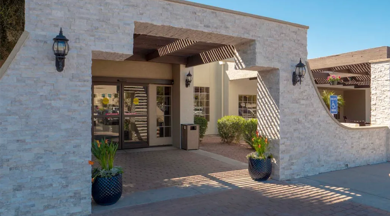 CHANDLER POST ACUTE AND REHABILITATION nursing home in CHANDLER, AZ - Photo 2 of 10