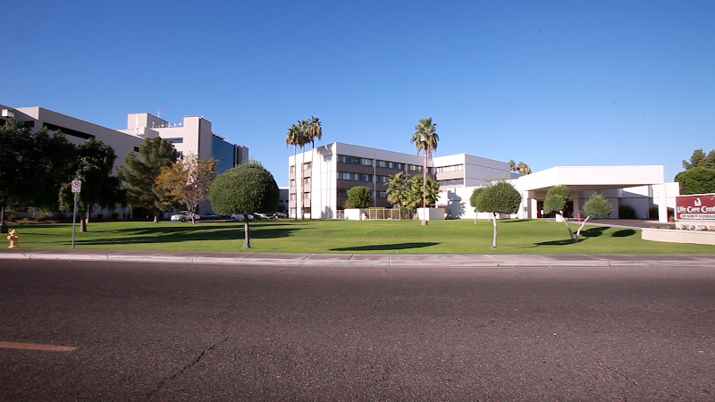 LIFE CARE CENTER OF NORTH GLENDALE nursing home in GLENDALE, AZ - Photo 2 of 10