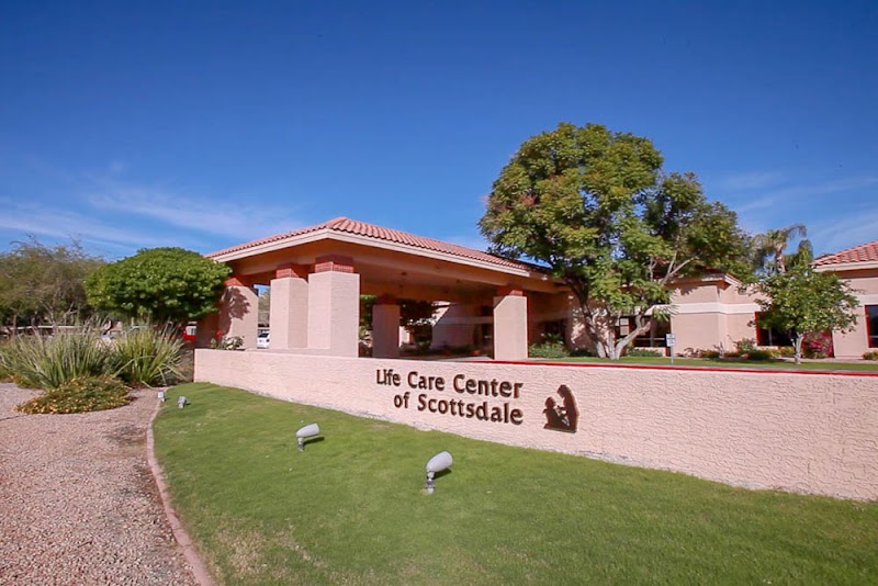 LIFE CARE CENTER OF SCOTTSDALE nursing home in SCOTTSDALE, AZ - Photo 4 of 10