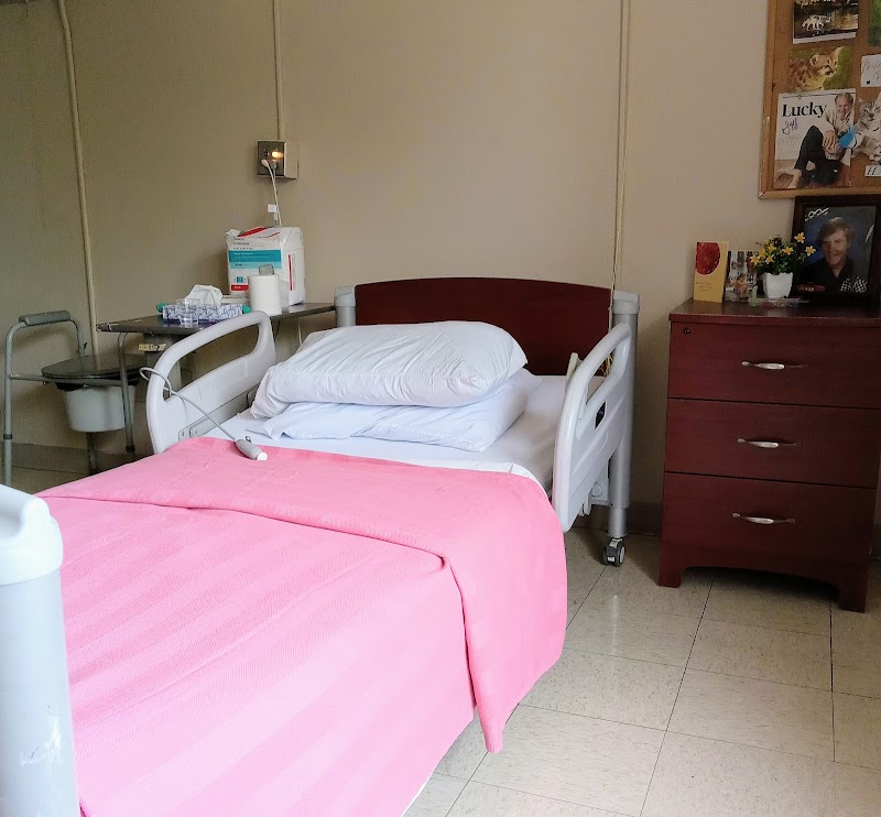 DEVON GABLES REHABILITATION CENTER nursing home in TUCSON, AZ - Photo 4 of 5