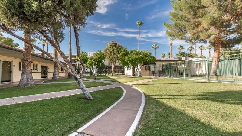 MARYLAND GARDENS POST ACUTE nursing home in PHOENIX, AZ - Photo 2 of 5