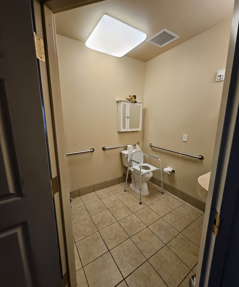 ADVANCED HEALTH CARE OF GLENDALE nursing home in GLENDALE, AZ - Photo 4 of 10