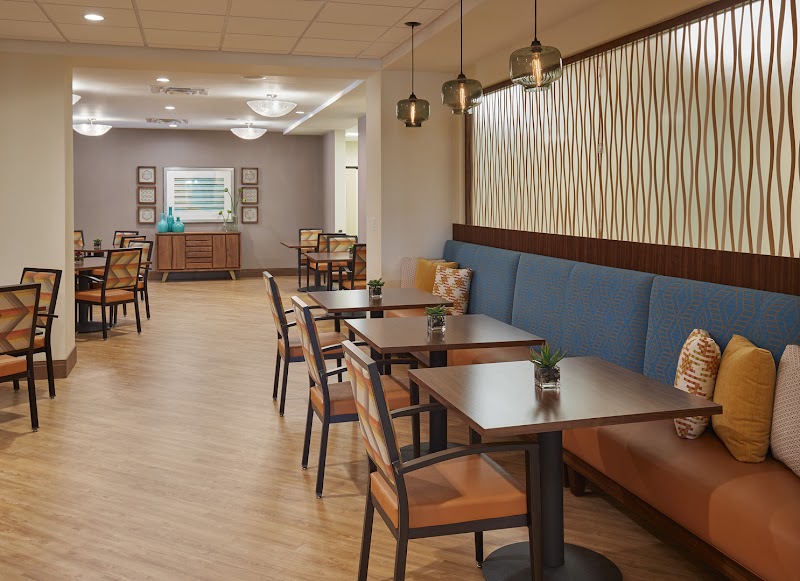 SURPRISE HEALTH AND REHABILITATION CENTER nursing home in SURPRISE, AZ - Photo 4 of 10