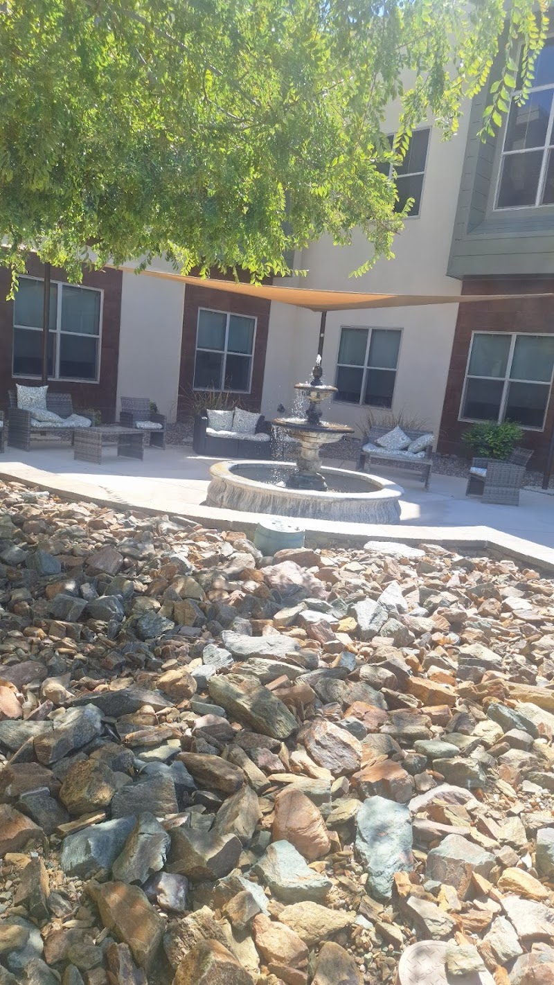 DIAMONDBACK HEALTHCARE CENTER nursing home in PHOENIX, AZ - Photo 4 of 8