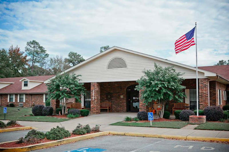 SOUTHERN TRACE REHABILITATION AND CARE CENTER nursing home in BRYANT, AR - Photo 2 of 3