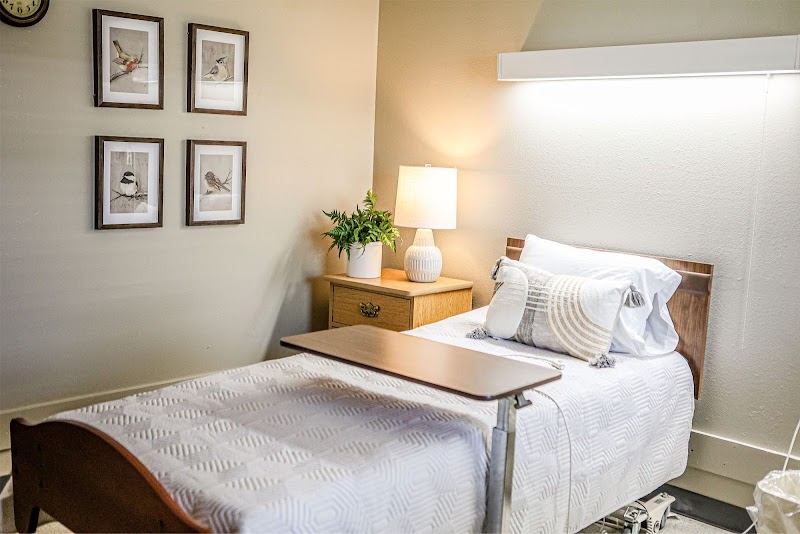 CARE MANOR NURSING AND REHAB nursing home in MOUNTAIN HOME, AR - Photo 2 of 5