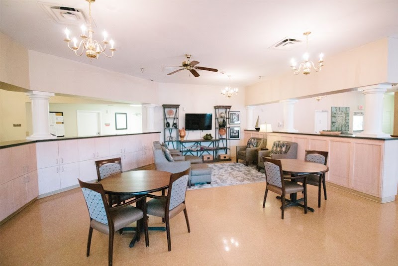 THE LAKES AT MAUMELLE HEALTH AND REHABILITATION nursing home in MAUMELLE, AR - Photo 2 of 5