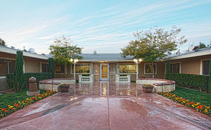 REDLANDS HEALTHCARE CENTER nursing home in REDLANDS, CA - Photo 4 of 10