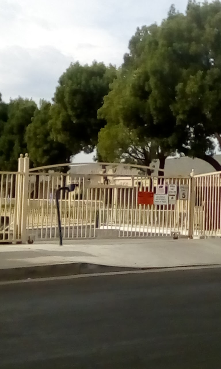 COUNTRY MANOR HEALTHCARE nursing home in LAKE VIEW TERRACE, CA - Photo 3 of 5