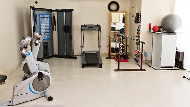 COUNTRY MANOR HEALTHCARE nursing home in LAKE VIEW TERRACE, CA - Photo 4 of 5