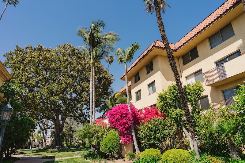 HOLLENBECK PALMS nursing home in LOS ANGELES, CA - Photo 2 of 10