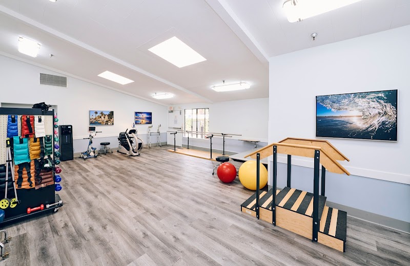 PELICAN RIDGE POST ACUTE nursing home in NEWPORT BEACH, CA - Photo 4 of 5