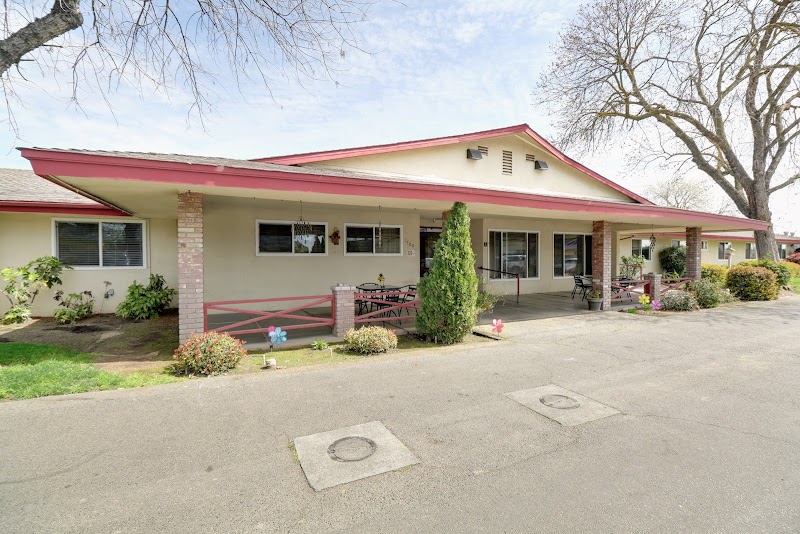 GOLDEN MADERA CARE CENTER nursing home in MADERA, CA - Photo 3 of 10