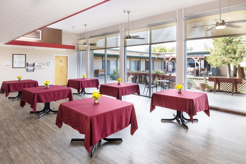 OAKWOOD GARDENS CARE CENTER nursing home in FRESNO, CA - Photo 5 of 10