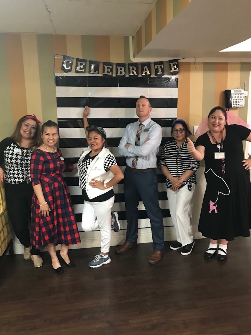 CORONA HEALTH CARE CENTER nursing home in CORONA, CA - Photo 4 of 5