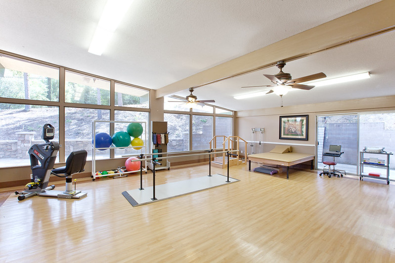 ROCK CREEK CARE CENTER nursing home in AUBURN, CA - Photo 3 of 10