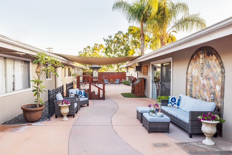 LA MESA HEALTHCARE CENTER nursing home in LA MESA, CA - Photo 5 of 10