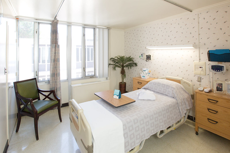 MID-TOWN OAKS POST-ACUTE nursing home in SACRAMENTO, CA - Photo 4 of 10