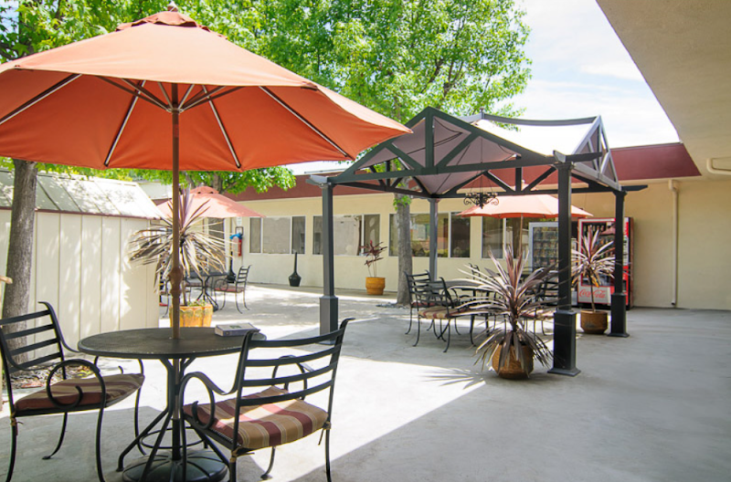 BONITA HILLS POST ACUTE nursing home in LA HABRA, CA - Photo 2 of 9