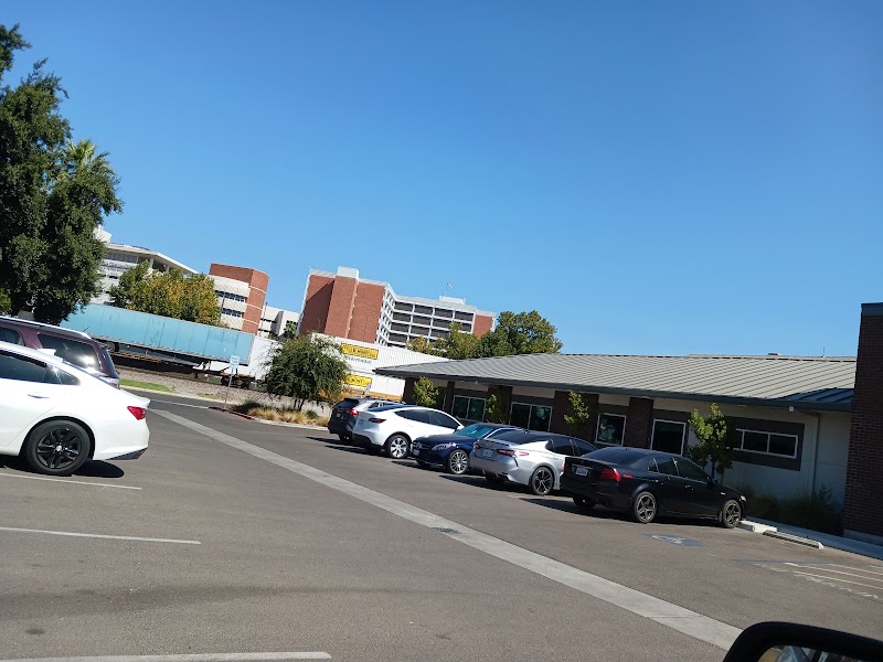 HEALTHCARE CENTRE OF FRESNO nursing home in FRESNO, CA - Photo 4 of 5
