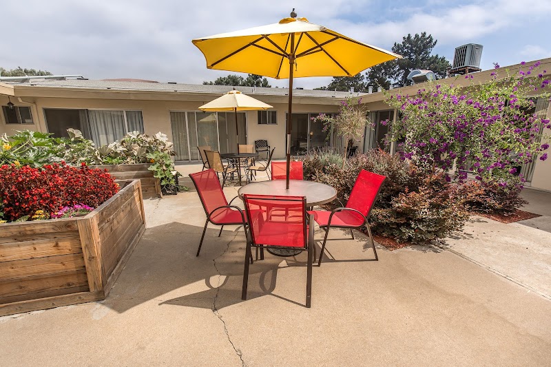 SALINAS VALLEY POST ACUTE nursing home in SALINAS, CA - Photo 4 of 5