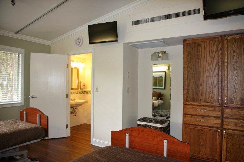 STONEBROOK HEALTH AND REHABILITATION nursing home in LOS GATOS, CA - Photo 5 of 6