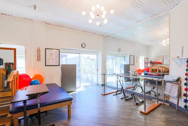 ROYAL GARDENS HEALTHCARE nursing home in ALHAMBRA, CA - Photo 3 of 5