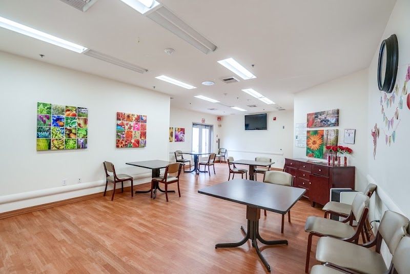 LEISURE GLEN POST ACUTE CARE CENTER nursing home in GLENDALE, CA - Photo 2 of 10