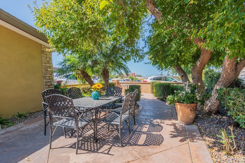 HUNTINGTON VALLEY HEALTHCARE CENTER nursing home in HUNTINGTON BEACH, CA - Photo 5 of 5