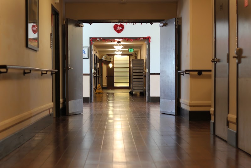 MAGNOLIA POST ACUTE CARE nursing home in EL CAJON, CA - Photo 4 of 10