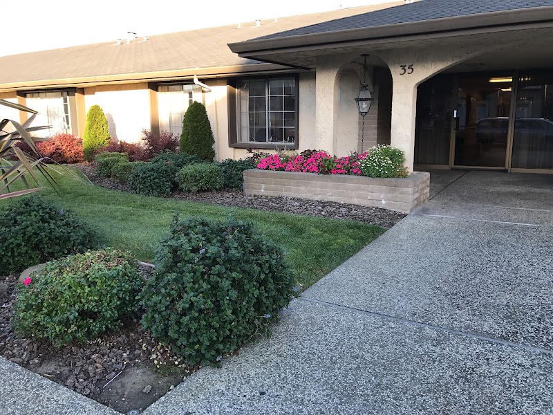 GOLDEN HEIGHTS HEALTHCARE nursing home in DALY CITY, CA - Photo 4 of 5