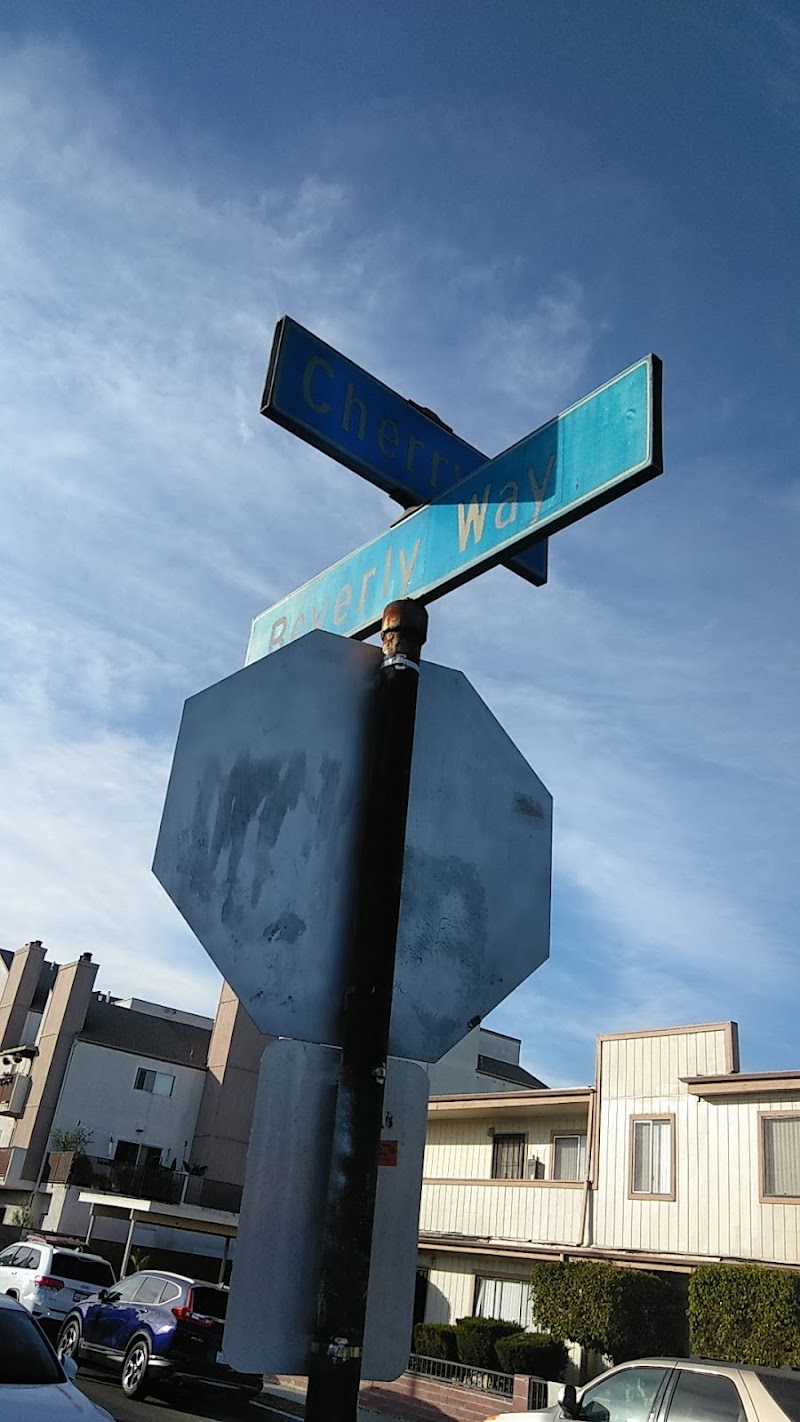 COLONIAL CARE CENTER nursing home in LONG BEACH, CA - Photo 3 of 5