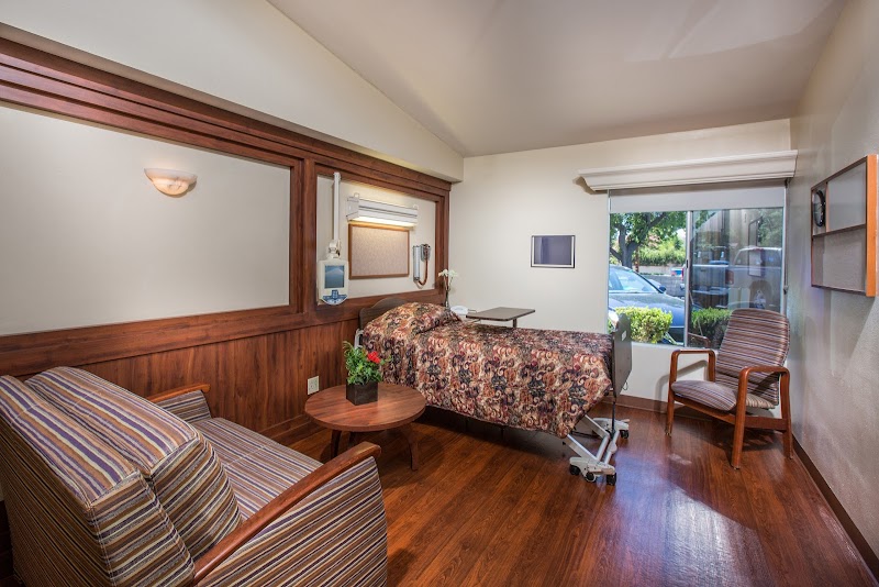 WOODLAND CARE CENTER nursing home in RESEDA, CA - Photo 2 of 5