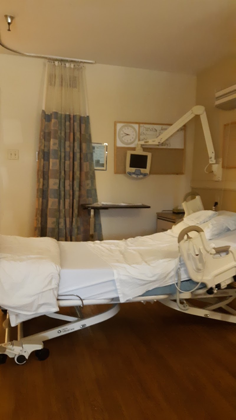 DEVONSHIRE CARE CENTER nursing home in HEMET, CA - Photo 2 of 5