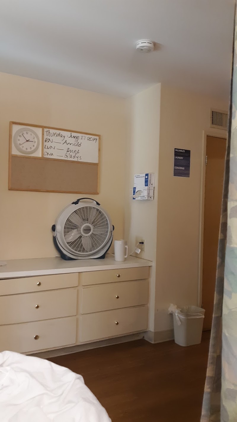 DEVONSHIRE CARE CENTER nursing home in HEMET, CA - Photo 3 of 5