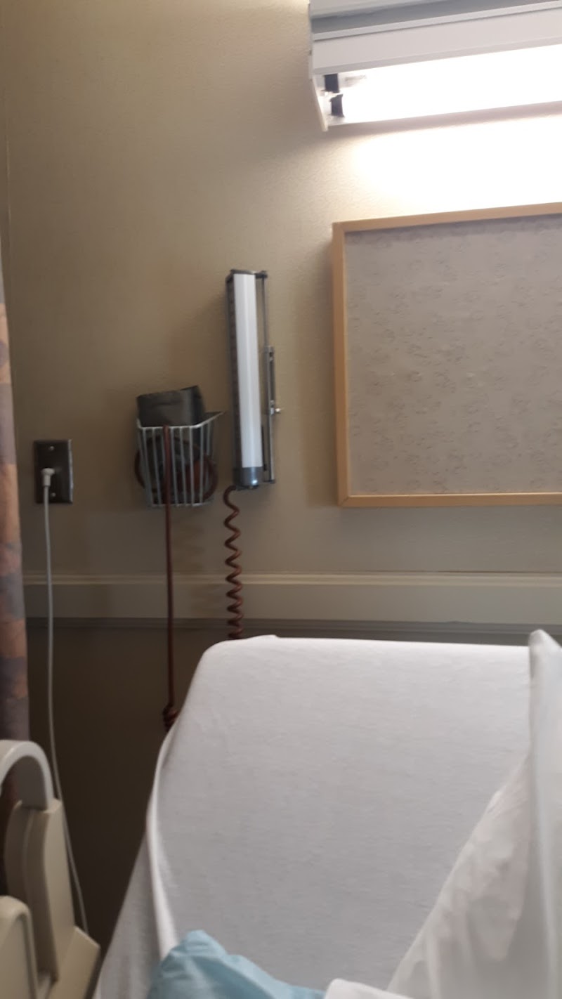 DEVONSHIRE CARE CENTER nursing home in HEMET, CA - Photo 5 of 5