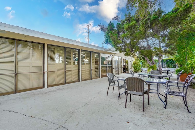 THE MEADOWS POST ACUTE nursing home in PANORAMA CITY, CA - Photo 4 of 10