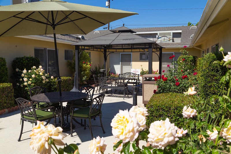 MEADOW CREEK POST-ACUTE nursing home in PARAMOUNT, CA - Photo 2 of 5