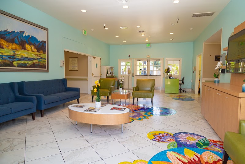 MEADOW CREEK POST-ACUTE nursing home in PARAMOUNT, CA - Photo 4 of 5