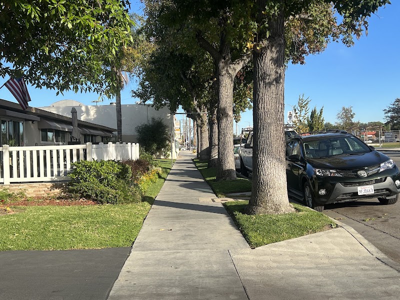 LAKE BALBOA CARE CENTER nursing home in VAN NUYS, CA - Photo 2 of 10